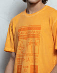 T-shirt estampada de decote redondo e manga curta.